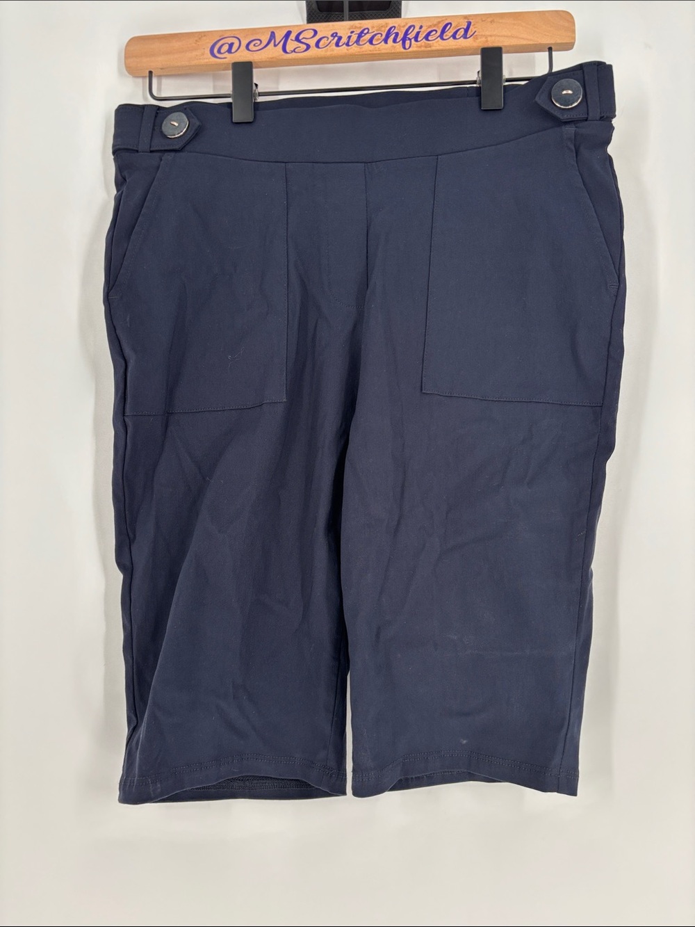89th & Madison navy Bermuda dress shorts medium